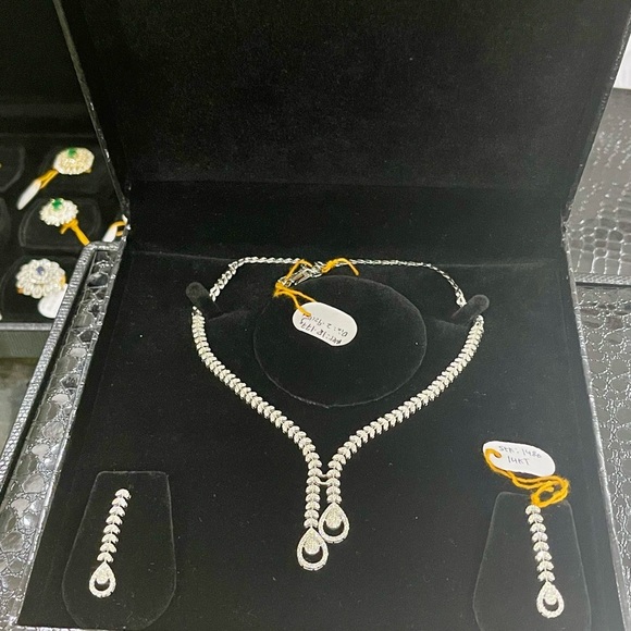 Diamond Bracelet- 3.54 Carats in 14K Gold & Some 23.5K Gold Bangles - Picture 11 of 14